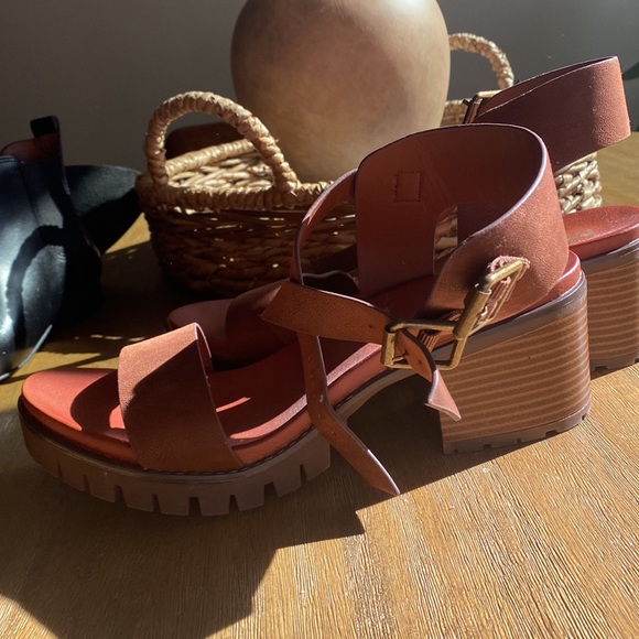 Mia Heels - Picture 5 of 7